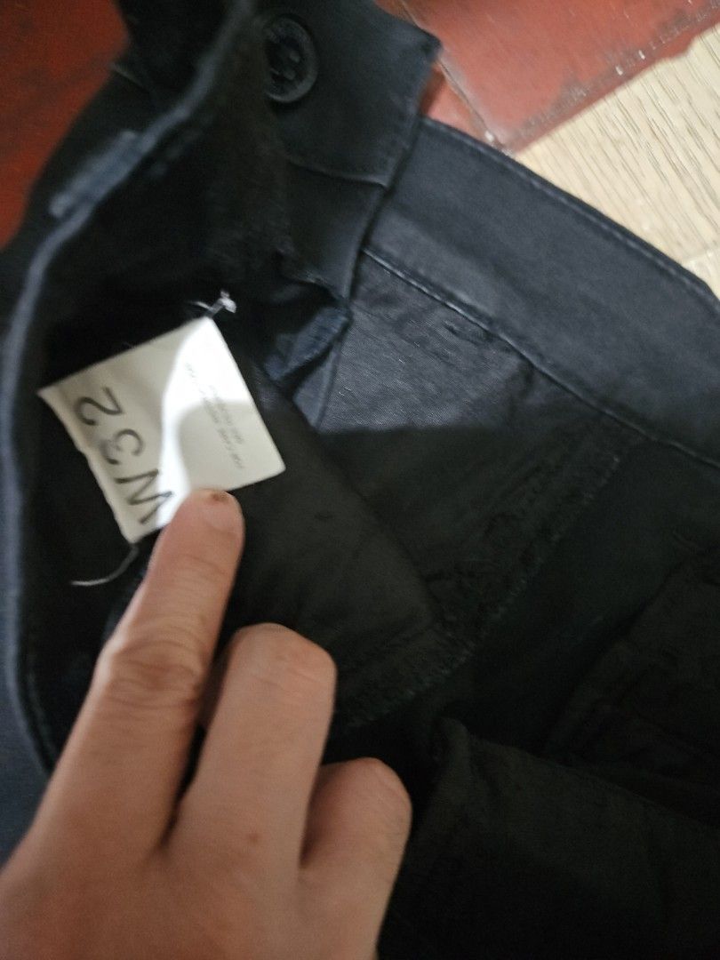 Mens pants black (Category: Trousers) located in Manila. Submitted by shopamanila (Listing ID 1464392312, Image 3). Description: men's pants baleno w32.