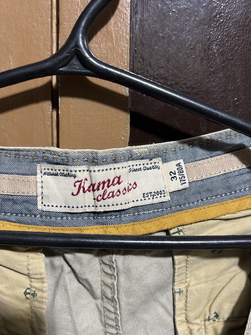 Men's shorts (Category: Shorts) located in Quezon City. Submitted by den.declutters (Listing ID 1464509580, Image 2). Description: Waist line is 32.