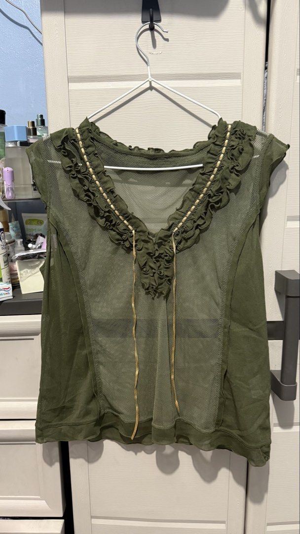 Mesh Top (Category: Others Tops) located in Quezon City. Submitted by dinesaur (Listing ID 1464408623, Image 1). Description: .