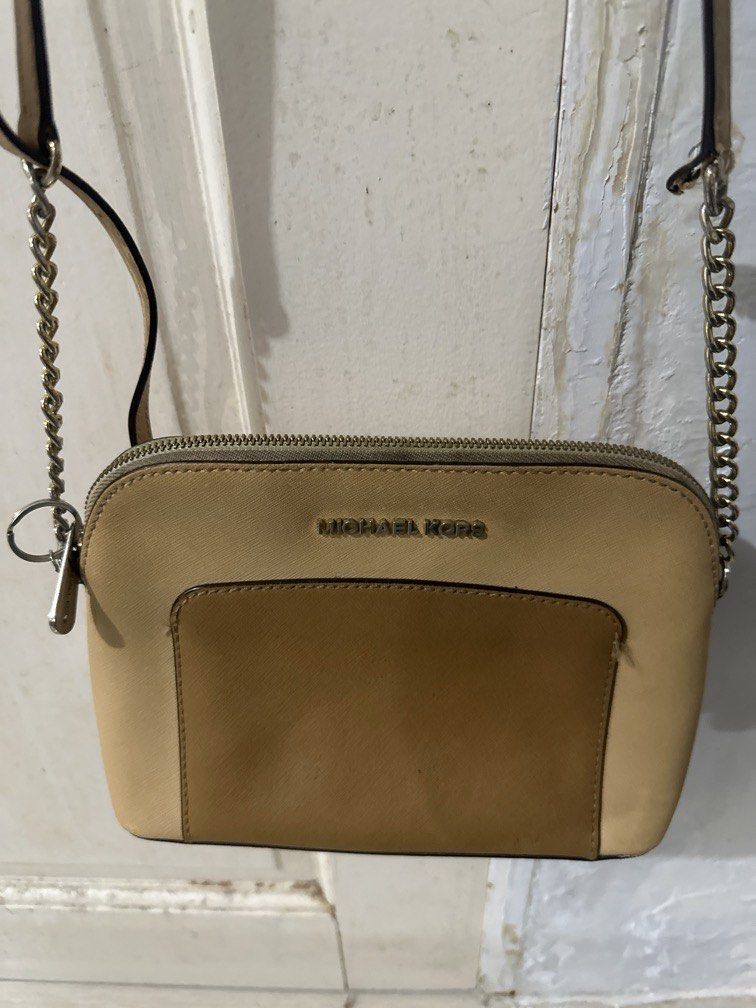 Michael Kors bag (Category: Cross-body Bags) located in General Trias. Submitted by absolutefab (Listing ID 1464456808, Image 1). Description: Needs cleaning Some scratches But bag is still okay for use.