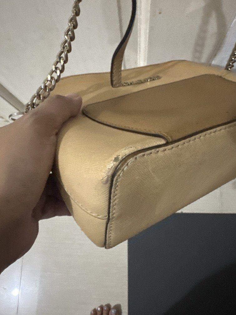 Michael Kors bag (Category: Cross-body Bags) located in General Trias. Submitted by absolutefab (Listing ID 1464456808, Image 2). Description: Needs cleaning Some scratches But bag is still okay for use.