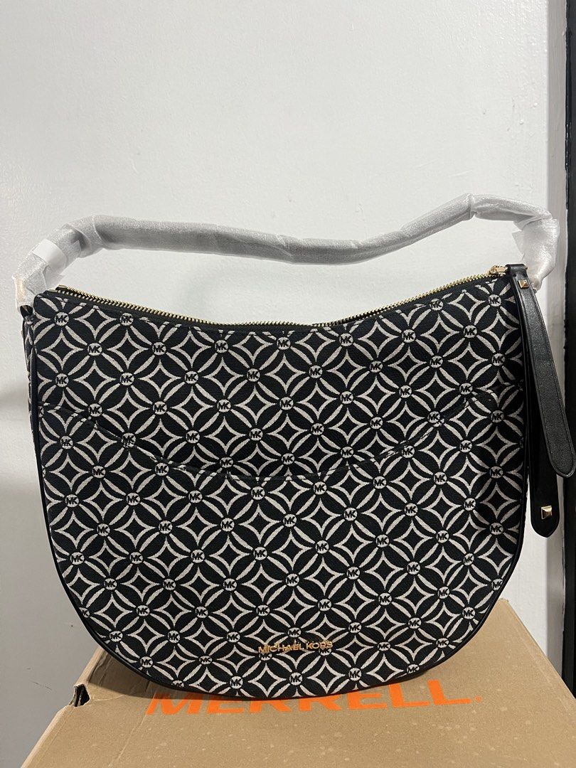 MICHAEL KORS DOVER HOBO BAG JACQUARD (Category: Shoulder Bags) located in Baguio. Submitted by kyrawang22 (Listing ID 1464565908, Image 1). Description: .