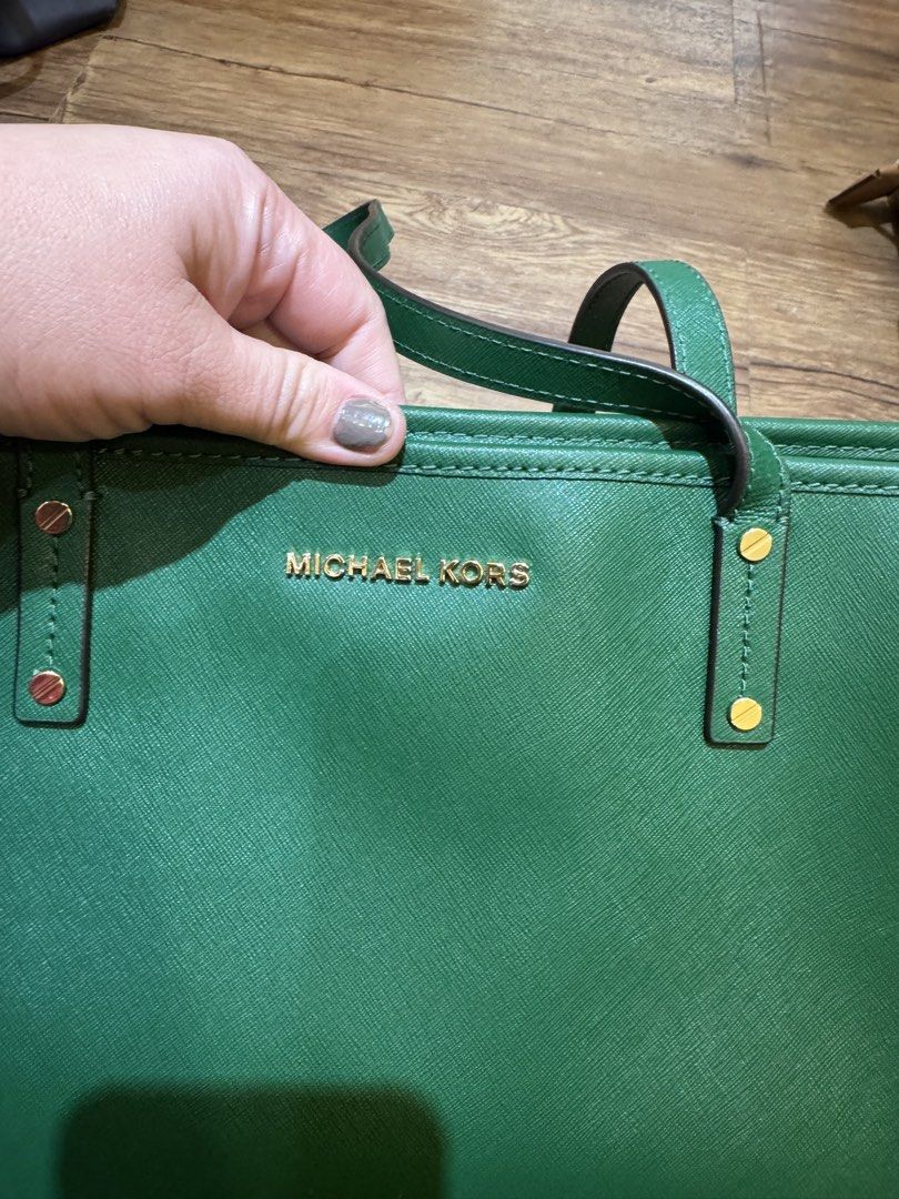 Michael Kors Green Leather Tote Bag (Category: Tote Bags) located in Dasmarinas. Submitted by rinz0man (Listing ID 1464403171, Image 2). Description: - Genuine Michael Kors tote bag in a stylish green hue. - Crafted from durable saffiano leather. - Elegant gold-tone hardware accents. - Interior includes a secure zip pocket and multiple slip pockets for organization. - Spacious design, ideal for carrying daily essentials. - Versatile for both prof
