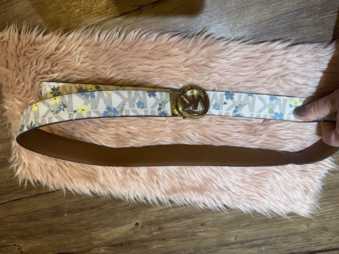 Michael Kors MK Reversible Belt (Category: Belts) located in Dasmarinas. Submitted by rinz0man (Listing ID 1464402521, Image 3). Description: - Reversible Michael Kors belt - Side 1: Classic black & grey MK logo pattern - Side 2: White with blue & yellow floral print - Gold-tone MK buckle - Versatile accessory to change your style.