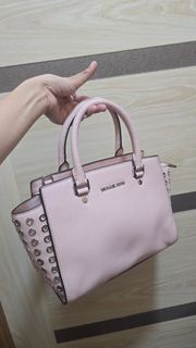 (Category: ) located in . Submitted by mbpreloved65 (Listing ID 1464367940, Image 1). Description: .