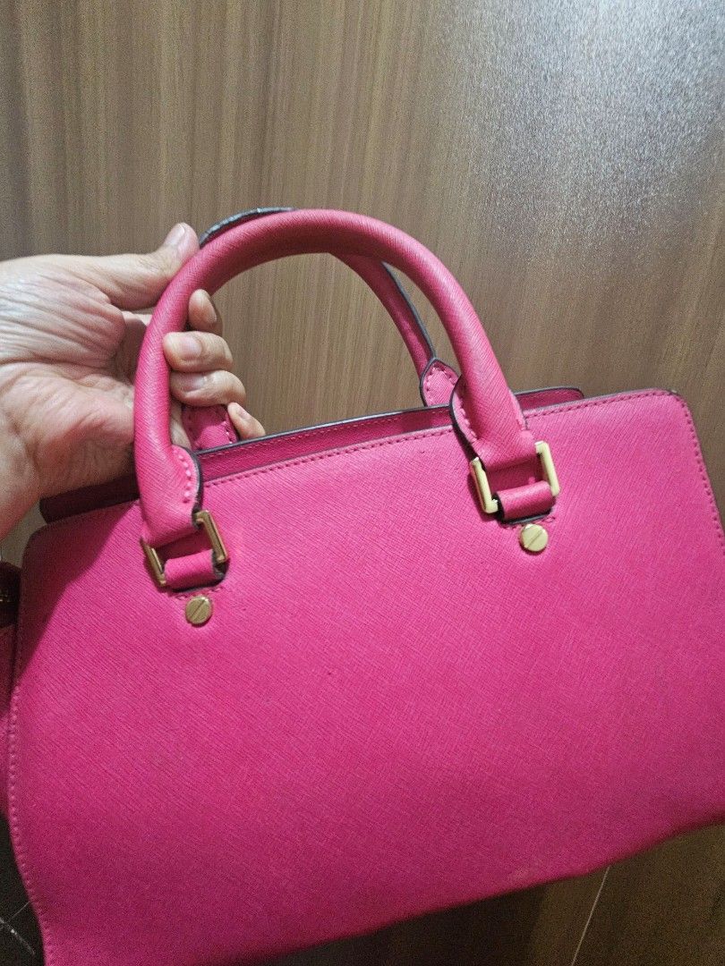 Michael Kors Pink Selma 2way bag (Category: Shoulder Bags) located in Manila. Submitted by shopaholicmimi (Listing ID 1464478500, Image 2). Description: preloved and in good condition rare, not legacy, vintage, coach, ergo, laurel, carly, zoe, soho, y2k.