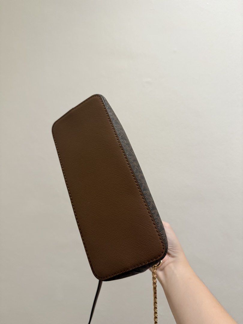Michael Kors Sling Bag (Category: Cross-body Bags) located in Paranaque City. Submitted by thriftie (Listing ID 1464519788, Image 3). Description: Never used, brand new.