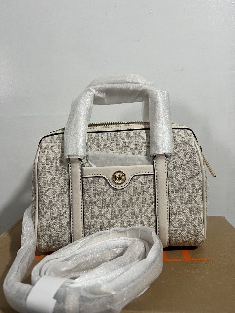 MICHAEL KORS SMALL DUFFLE BAG (Category: Cross-body Bags) located in Baguio. Submitted by kyrawang22 (Listing ID 1464565923, Image 1). Description: .