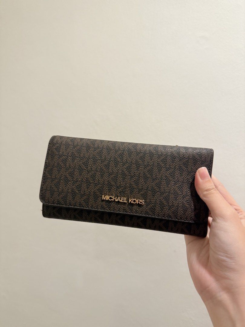 Michael Kors Wallet (Category: Announcements) located in Paranaque City. Submitted by thriftie (Listing ID 1464501257, Image 1). Description: .