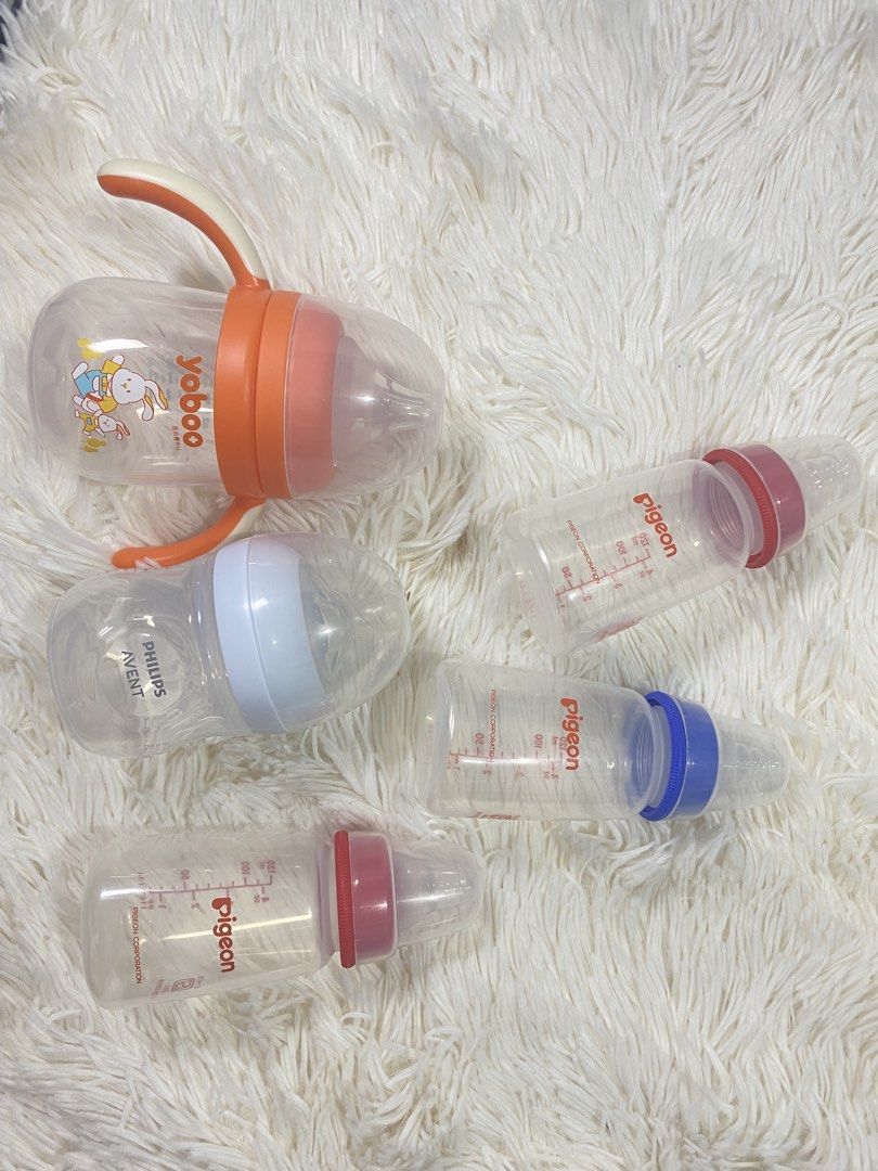 Milk Bottle and Storage (Category: Breastfeeding & Bottle Feeding) located in Quezon City. Submitted by j_prelovedstuffs (Listing ID 1464508108, Image 2). Description: Free items when you buy the electric pump or any items minimum 500.