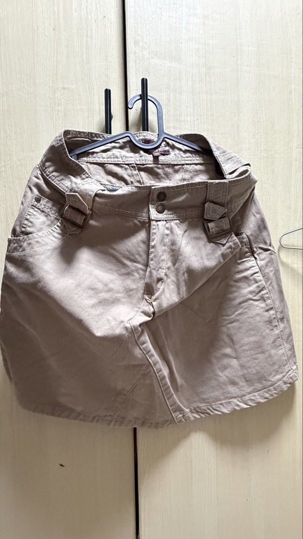 Mini skirt (Category: Skirts) located in Valenzuela. Submitted by jam0816 (Listing ID 1464558492, Image 1). Description: Issue: zipper.