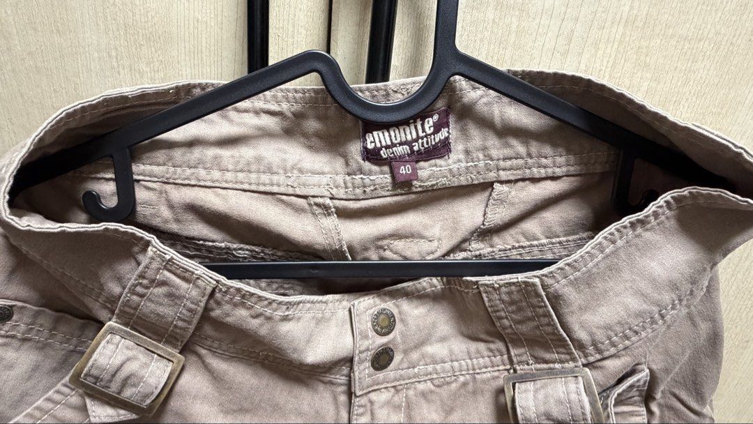 Mini skirt (Category: Skirts) located in Valenzuela. Submitted by jam0816 (Listing ID 1464558492, Image 2). Description: Issue: zipper.