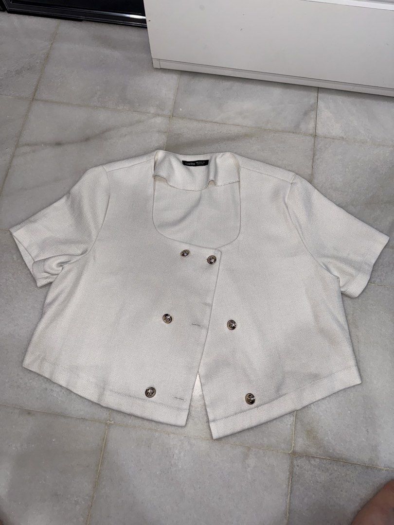 Mini white jacket (Category: Coats, Jackets and Outerwear) located in Kuala Lumpur. Submitted by mlzn_02 (Listing ID 1464396196, Image 1). Description: Washed but never worn.