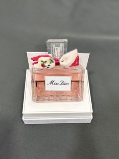 (Category: ) located in . Submitted by perfume_by_shaaa (Listing ID 1464370810, Image 1). Description: .