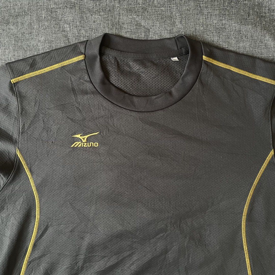 Mizuno Dry Plus Performance Long Sleeve (Category: Activewear) located in Imus. Submitted by thriftsportph (Listing ID 1464449591, Image 3). Description: Mizuno Dry Plus Performance Long Sleeve 🏷️Price: ₱380 📏Dimension: L26” W25” 🔖Size on tag: Medium 👕Condition: 9/10.
