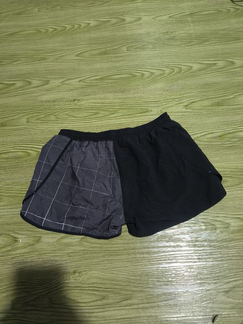 Mizuno Running Short (Women) (Category: Activewear) located in Manila. Submitted by elmer13leg56936 (Listing ID 1464511558, Image 2). Description: Excellent Condition Issue: Sign of usage Size: Small to Medium Dimes: 25-28x11 LO: 11.