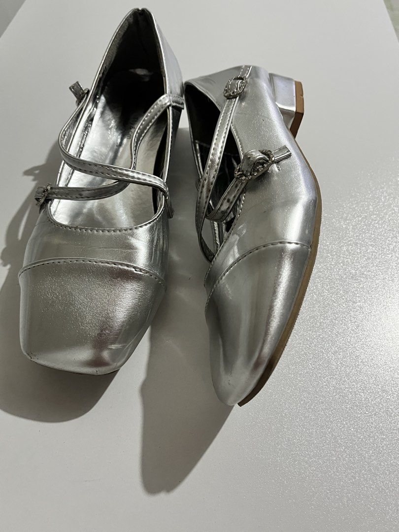 MJ inspired, silver sandals size 8 (Category: Sandals) located in Antipolo. Submitted by stuff.coco (Listing ID 1464553496, Image 2). Description: .