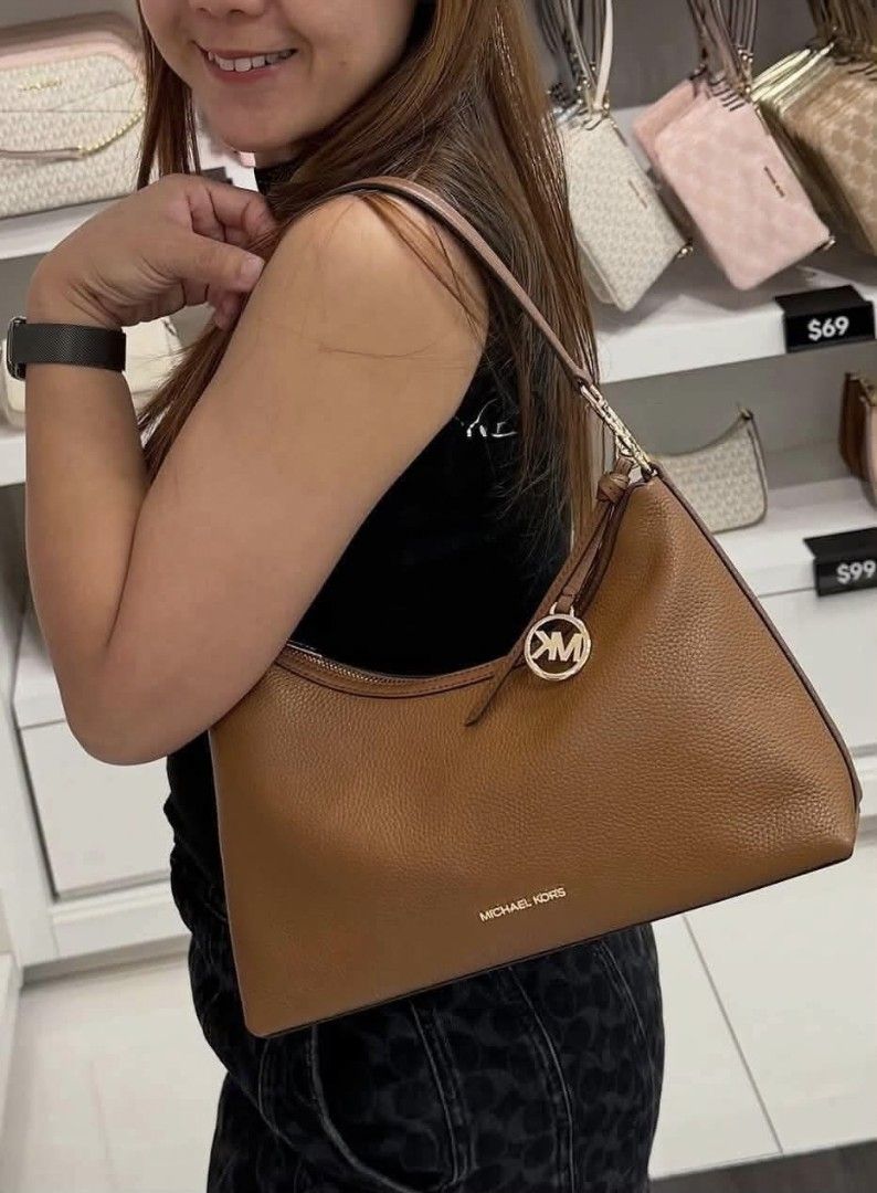 MK Sammy Medium Convertible Shoulder Bag (Category: Shoulder Bags) located in Manila. Submitted by msddirectfactoryoutlet (Listing ID 1464362296, Image 2). Description: .