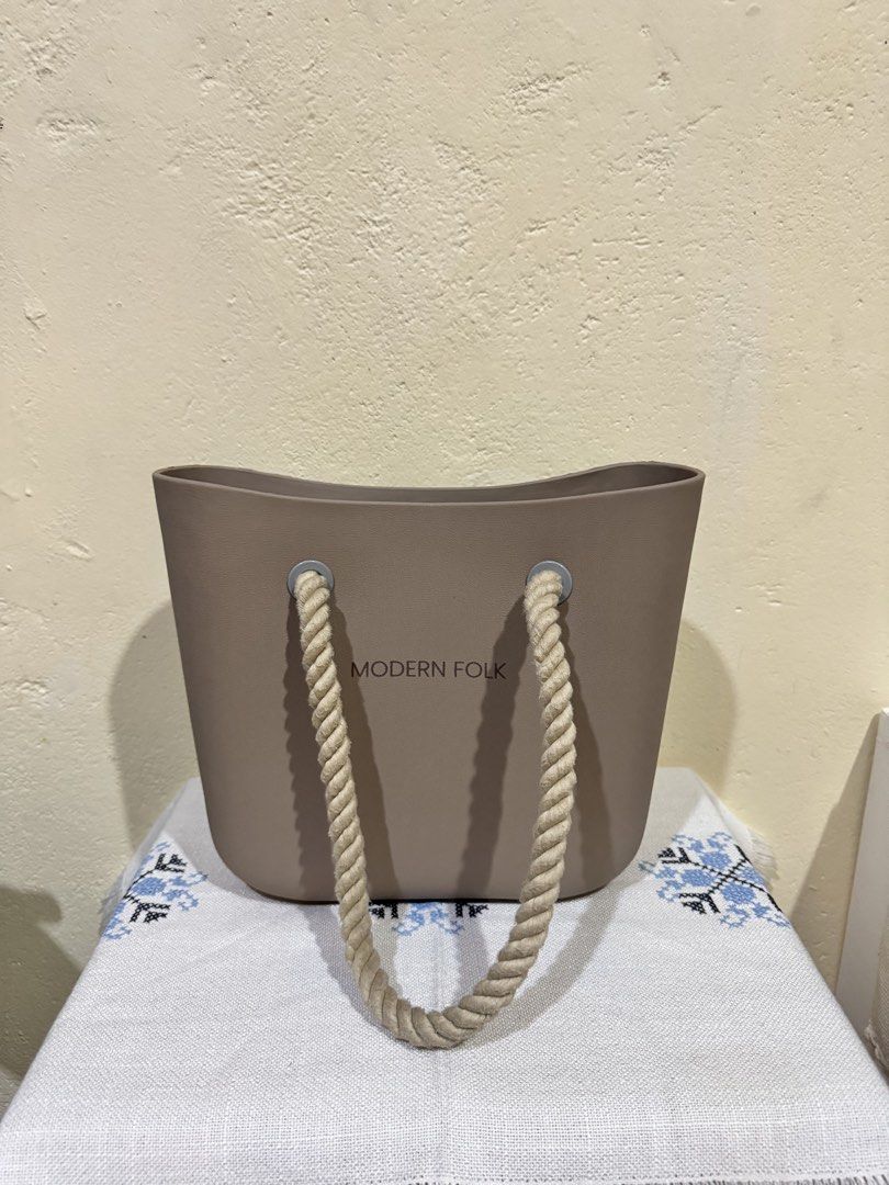 Modern Folk Beach Bag (Waterproof) (Category: Beach Bags) located in Manila. Submitted by namiskyumi (Listing ID 1464422092, Image 1). Description: .