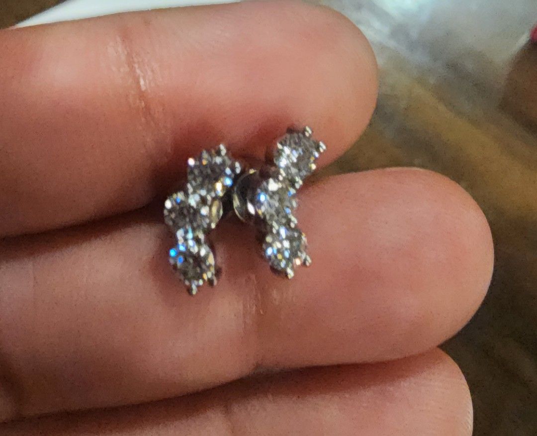 moissanite crawler earrings (Category: Earrings) located in Manila. Submitted by chrinathalie (Listing ID 1464553292, Image 1). Description: moissanite rhodium plated in whitegold ITEM IS NOT PAWNABLE.