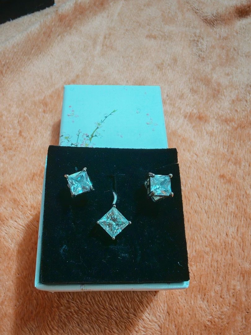 Moissanite Ring princess cut adjustable (Category: Rings) located in Taguig. Submitted by voxsummer88 (Listing ID 1464378863, Image 2). Description: moissanite ring adjustable titanium setting P600 free earrings high quality stainless.