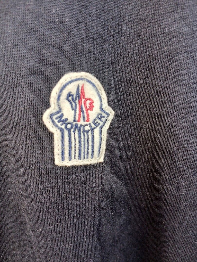 MONCLER TSHIRT LARGE (Category: Luxury Apparel) located in Munoz. Submitted by cabalardomine98 (Listing ID 1464359318, Image 3). Description: EXCELLENT NO ISSUE.