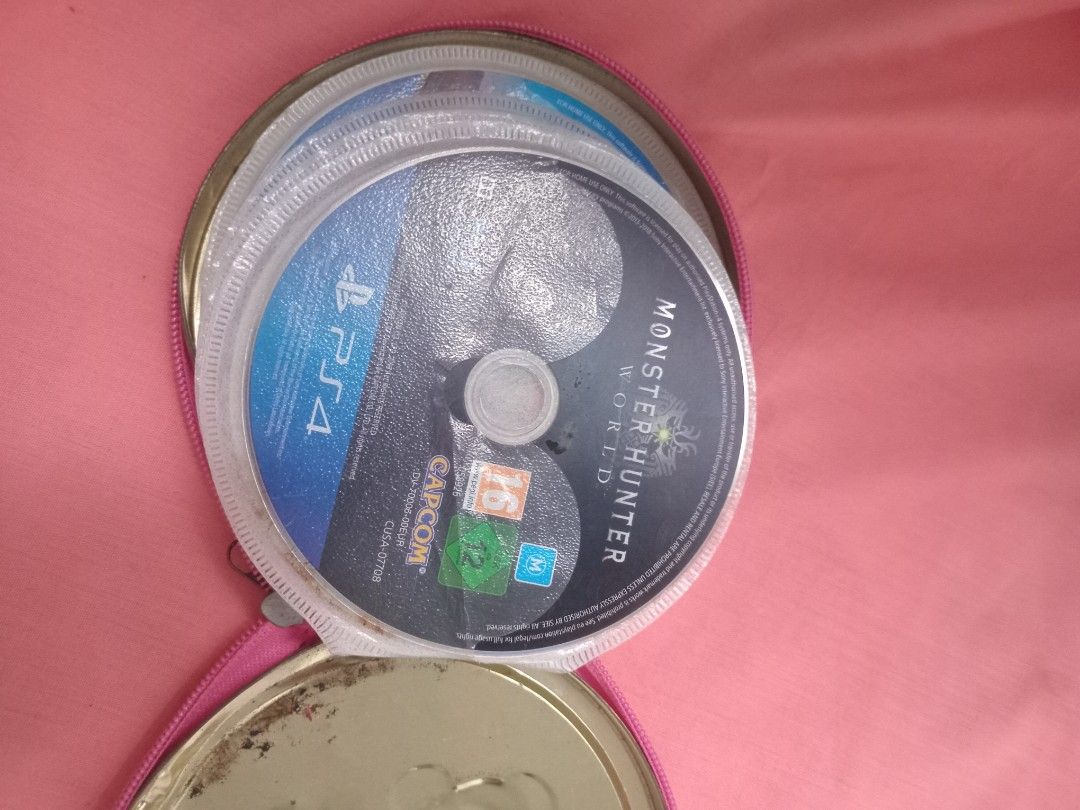 Monster Hunter World PS4 Game (Category: PlayStation) located in Muntinlupa City. Submitted by wilddolphin.e8256d (Listing ID 1464427045, Image 1). Description: - Monster Hunter World for PlayStation 4 - Disc region is likely European (EUR) - Highly acclaimed action RPG experience -Does not come with the original case.