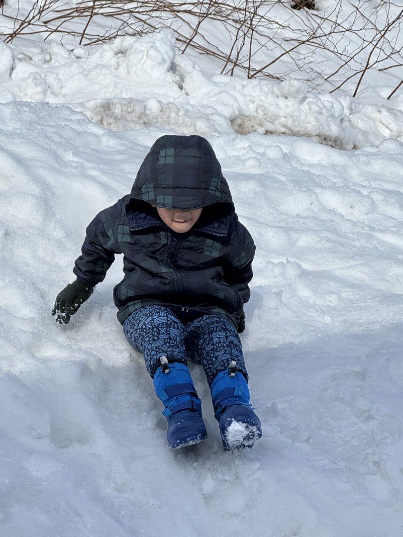 Mont-bell Blue Kids Snow Boots (Category: Babies & Kids Fashion) located in Manila. Submitted by .famousamos (Listing ID 1464518533, Image 2). Description: - Brand: Mont-bell - Type: Kids' Snow Boots - Closure: Easy velcro straps & drawstring - Sole: Waterproof rubber - Features: Keeps feet warm and dry - Ideal for: Winter play - waterproof fleece back Patagonia pants ine the photo is also for sale.