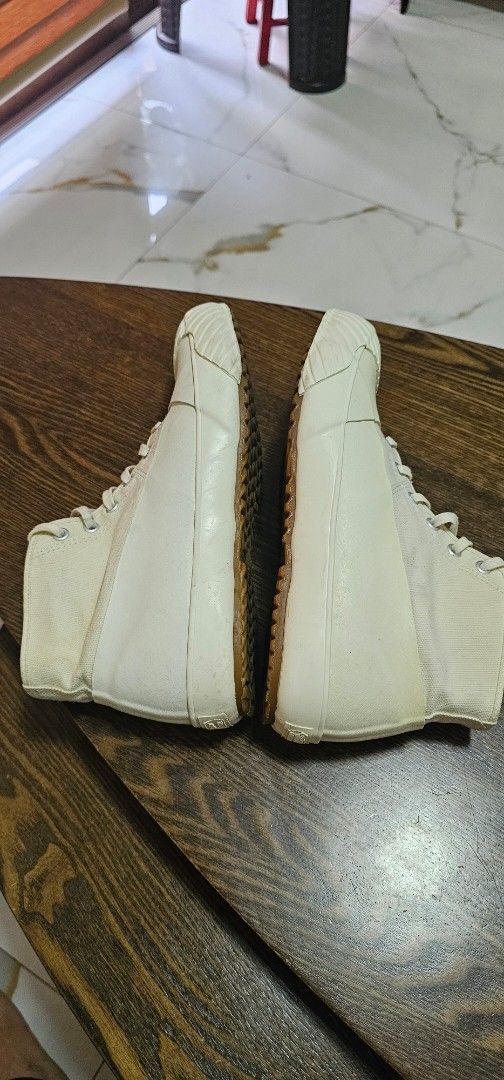 Moonstar All Weather (Category: Sneakers) located in Navotas City. Submitted by walburst (Listing ID 1464392974, Image 3). Description: Moonstar x Stussy All weather vulcanized shoe High top Made in Japan White Size Us8 mens / 26cm Excellent condition *signs of usage * light yellowing.