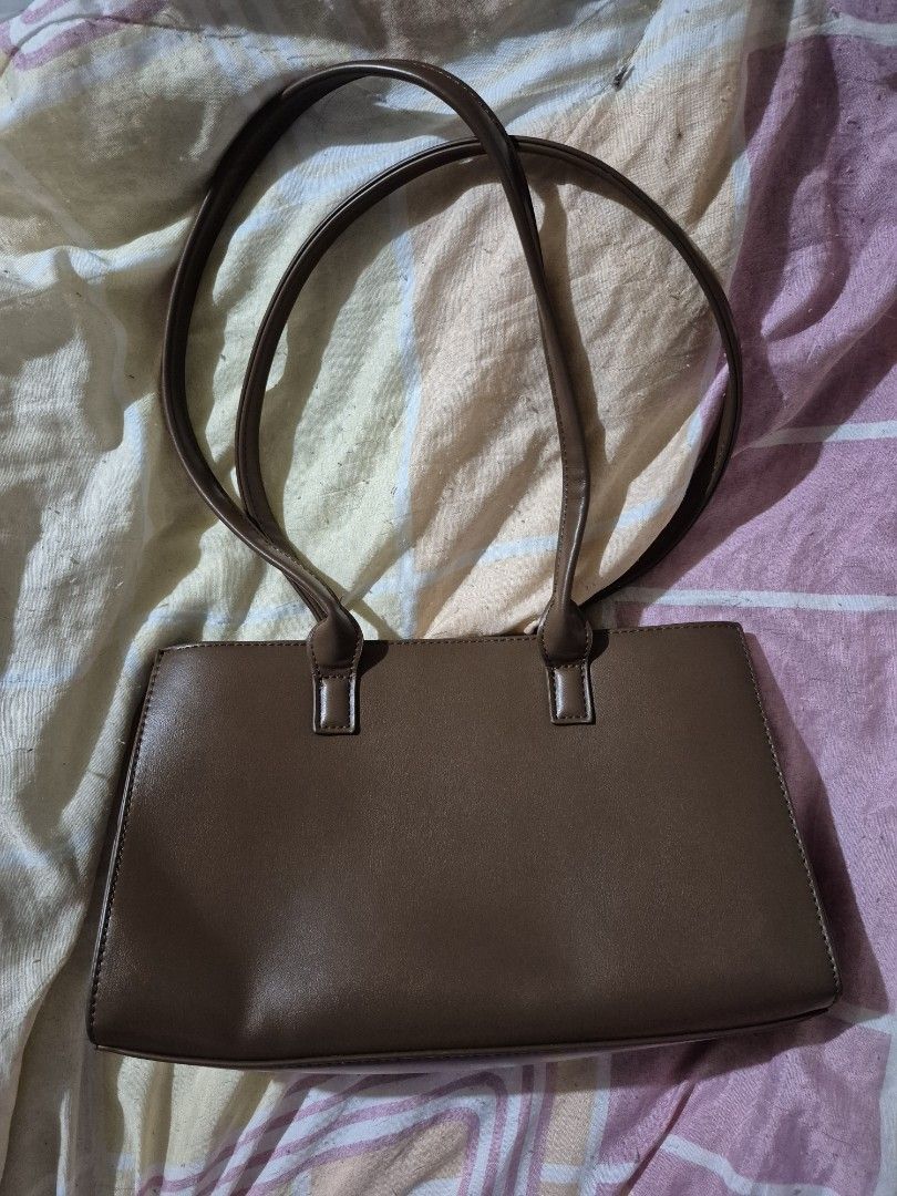 MOSSDOOM Aurelia Bag (Category: Shoulder Bags) located in Baguio. Submitted by hcneyluv (Listing ID 1464514796, Image 3). Description: ˗ˏˋdetails ´ˎ˗ •fave of all bags •used for hangouts with friends only - ˗ˏˋ rfs ´ˎ˗ •decluttering •stopped using it due to the demanding schedule - 📌: baguio city 💸: gcash - 🔖: mossdoom leather bag brown light brown bag declutter preloved.