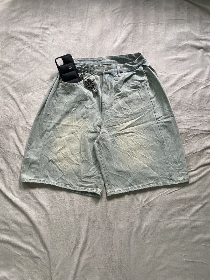 MUD WASHED BAGGY JORTS (Category: Jeans) located in Bacolod City. Submitted by clerkhexx (Listing ID 1464543734, Image 1). Description: BAGGY MUDWASHED JORTS Brand: N/A Measurements: Waist: 28 Lenght: 23 Thigh: 16 Leg Hole: 14 Mine: 450 Condition of this item 10 - color rate 10- no issue Check every photos for conditions of the item Please note that some comments may not be visible, so we recommend sending us to DM to confirm your bid.