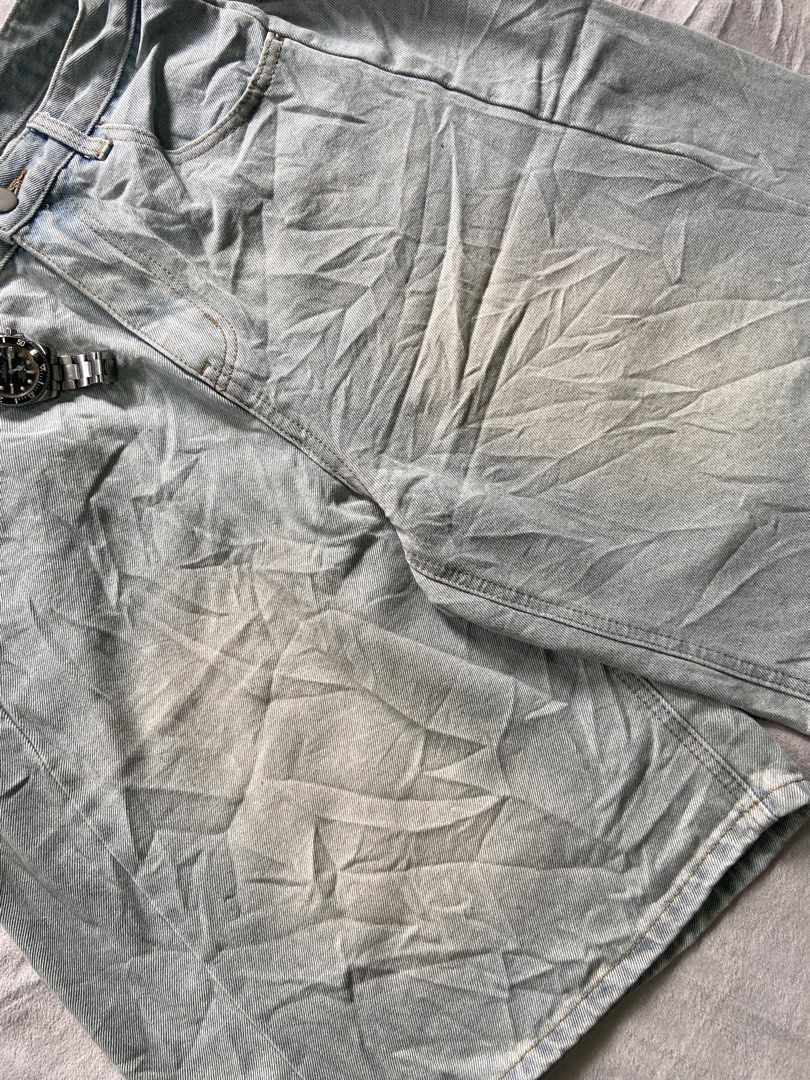MUD WASHED BAGGY JORTS (Category: Jeans) located in Bacolod City. Submitted by clerkhexx (Listing ID 1464543734, Image 3). Description: BAGGY MUDWASHED JORTS Brand: N/A Measurements: Waist: 28 Lenght: 23 Thigh: 16 Leg Hole: 14 Mine: 450 Condition of this item 10 - color rate 10- no issue Check every photos for conditions of the item Please note that some comments may not be visible, so we recommend sending us to DM to confirm your bid.