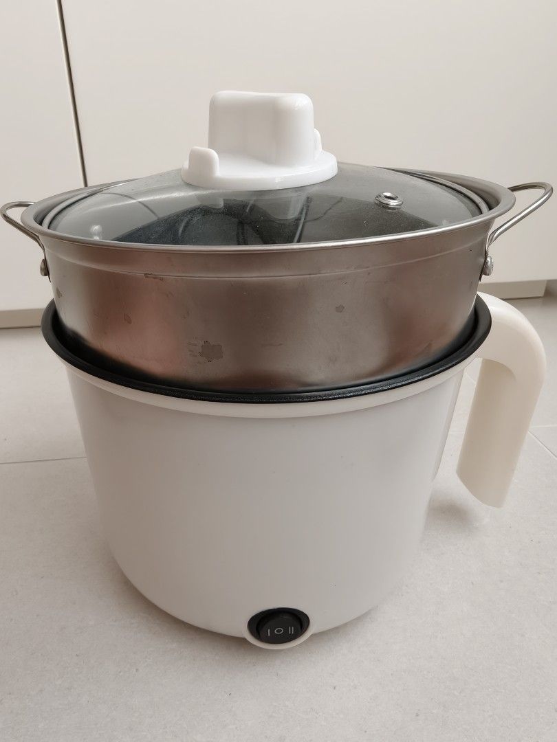 Multi function Electric Pot (Category: Cookware & Accessories) located in Singapore. Submitted by hoo_hah (Listing ID 1464369483, Image 1). Description: - White electric pot - Glass lid with white handle - Black non-stick inner pot - Simple on/off switch - Perfect for cooking small meals or boiling water - Easy to clean.