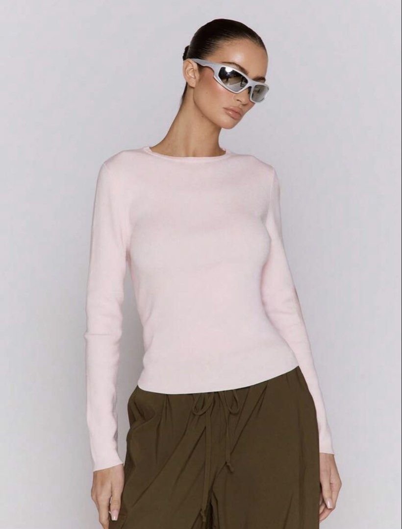 musera - pink crew neck long sleeve top (Category: Longsleeves) located in Manila. Submitted by vintagepiecelover (Listing ID 1464487416, Image 1). Description: - fabric is soft and surprisingly thick. not see through - comfy! - can fit s-m. it’s stretchy - got this for ₱556 - dm if u want more pics / when worn - aeropostale as a helping tag only :) .