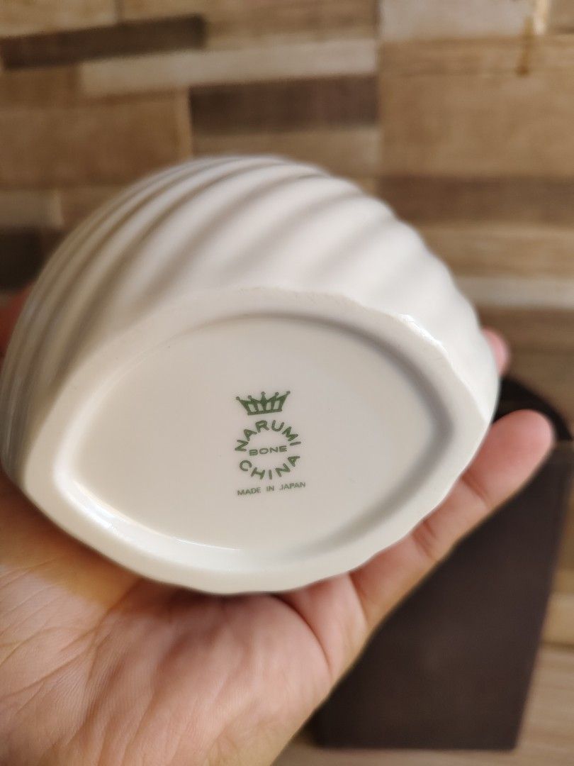 Narumi vase (Category: Vases & Decorative Bowls) located in Davao. Submitted by dvo_jpnstuff (Listing ID 1464488853, Image 2). Description: .