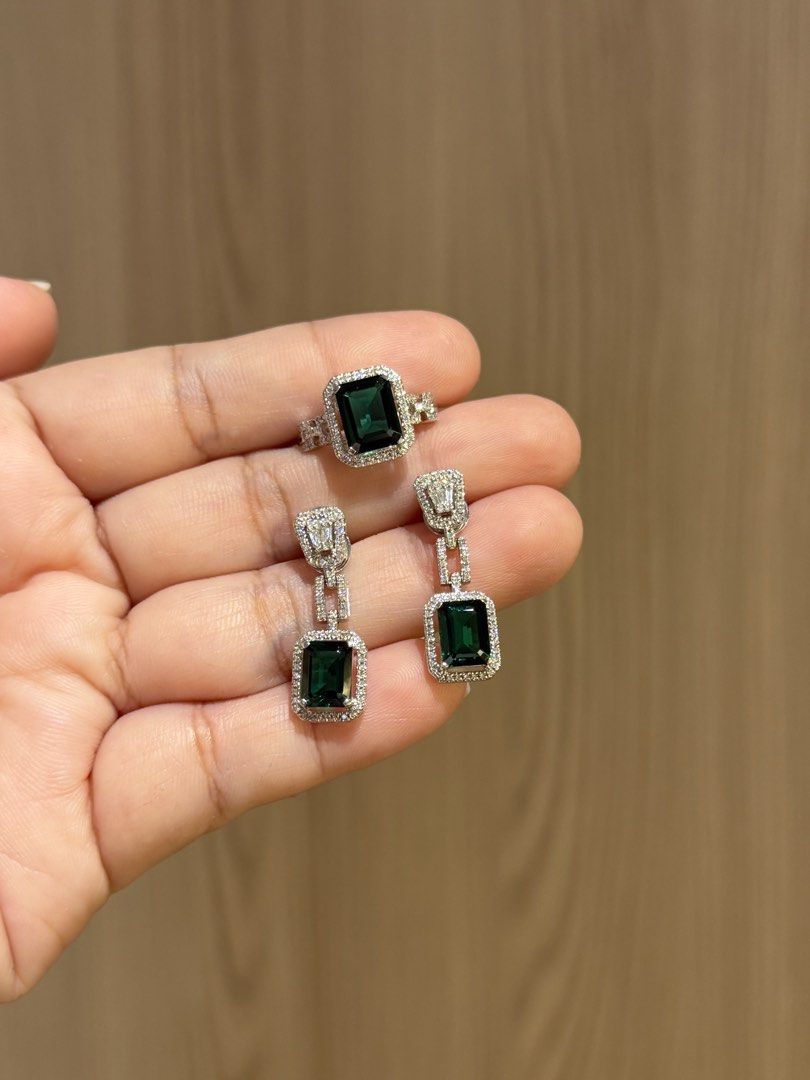 Natural Diamond Set (Category: Earrings) located in Davao. Submitted by lovelythereseabayon-71311 (Listing ID 1464361211, Image 1). Description: .