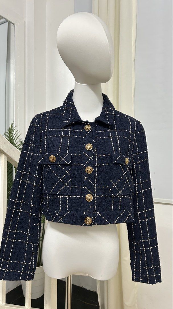 Navy & Gold Tweed Cropped Jacket | Fully Lined Classic Preppy Blazer Medium (Category: Coats, Jackets and Outerwear) located in San Jose del Monte. Submitted by vanessabarredo (Listing ID 1464487155, Image 3). Description: UNBRANDED / NO BRAND LIKE NEW Beautiful navy tweed cropped jacket with subtle cream/gold windowpane pattern and elegant gold-tone buttons. Features a structured boxy silhouette, front flap pockets, and full lining. Classic and 