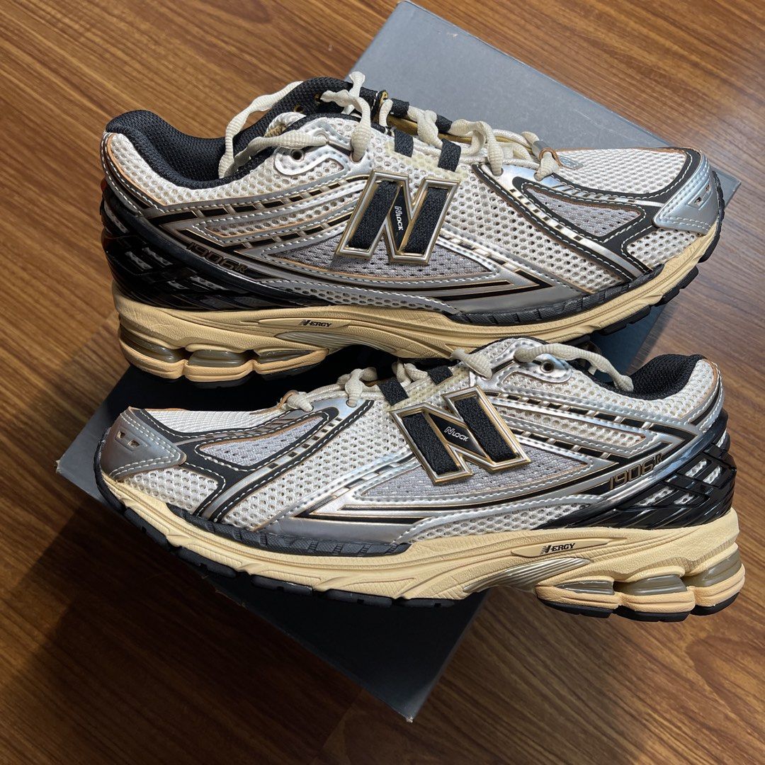 NB1906R 'Vintage Metallic Silver' (Category: Sneakers) located in Pasig City. Submitted by crewkicks.ph (Listing ID 1464404740, Image 2). Description: NB1906R 'Vintage Metallic Silver' Size 10 US M Like new, worn once With box ₱5,498 ONLY! Give us a follow on IG for a discount! ORTIGAS CENTER .