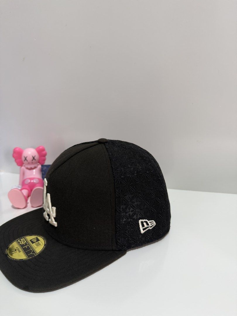 New Era Los Angeles Dodgers 59fifty Aframe (Category: Caps & Hats) located in Valenzuela. Submitted by belovedcatdad (Listing ID 1464499148, Image 3). Description: - Authentic New Era 59FIFTY fitted cap - Classic black colorway - Features a unique textured side panel - Official MLB logo embroidered on the back - Ideal for any Los Angeles Dodgers fan.