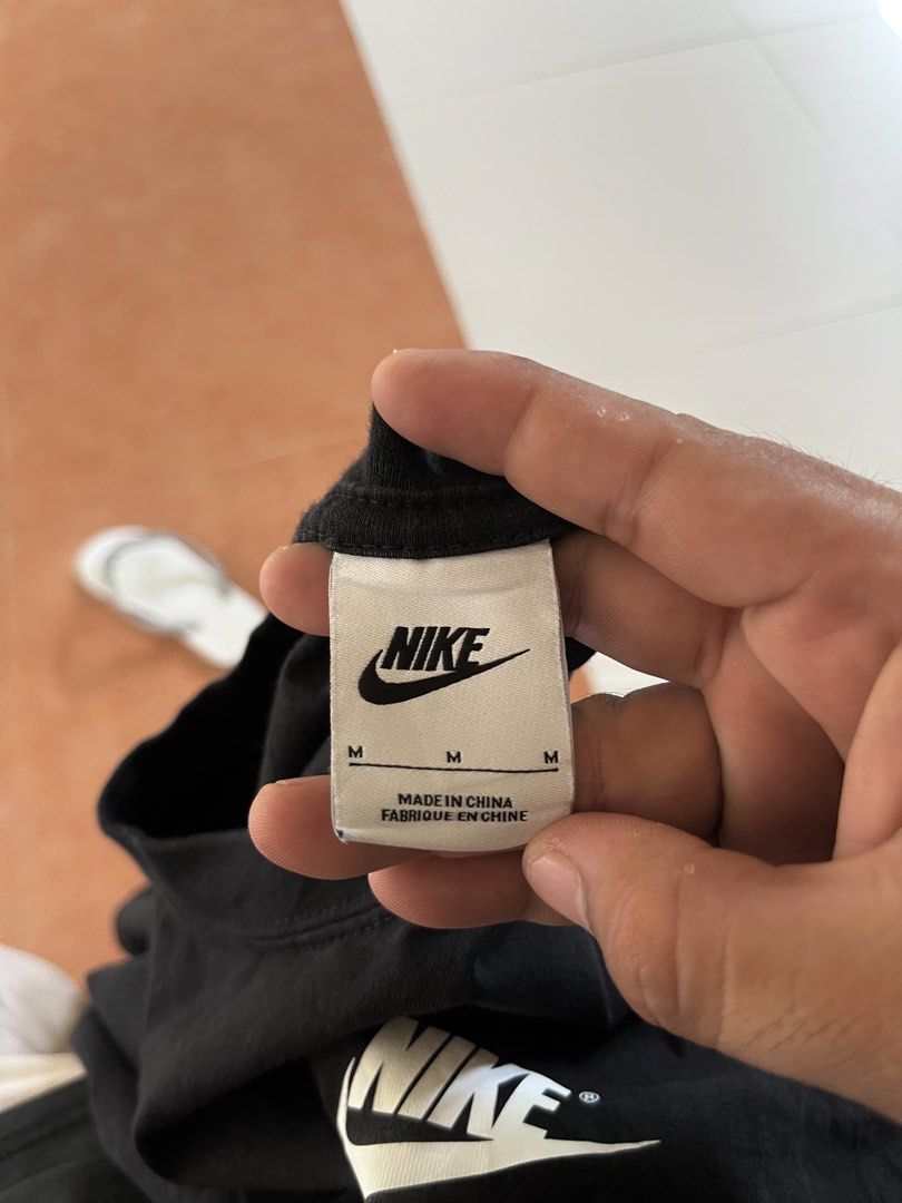 NIKE (Category: Tshirts & Polo Shirts ) located in Asuncion (Saug). Submitted by carls_thrift21 (Listing ID 1464496962, Image 3). Description: NIKE Size: Large Dimes: 20/27 Excellent Condition 10/10 Color Ratr .