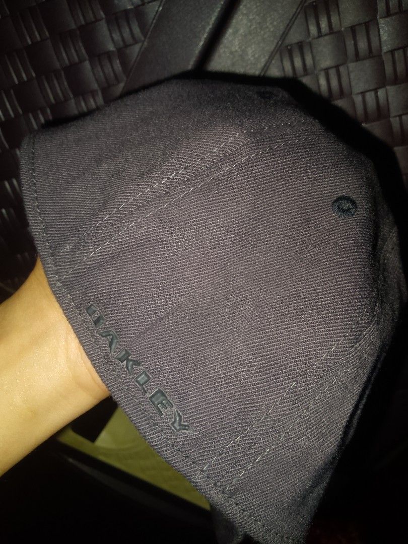 Nike & Oakley Caps Bundle (Category: Caps & Hats) located in Balaoan. Submitted by kulitzz (Listing ID 1464377652, Image 3). Description: - Bundle includes two snapback caps. - Grey Nike snapback features a large graphic logo. - Black Oakley snapback. - Both caps are snapback style. - Ideal for casual everyday wear. - Great value bundle!.