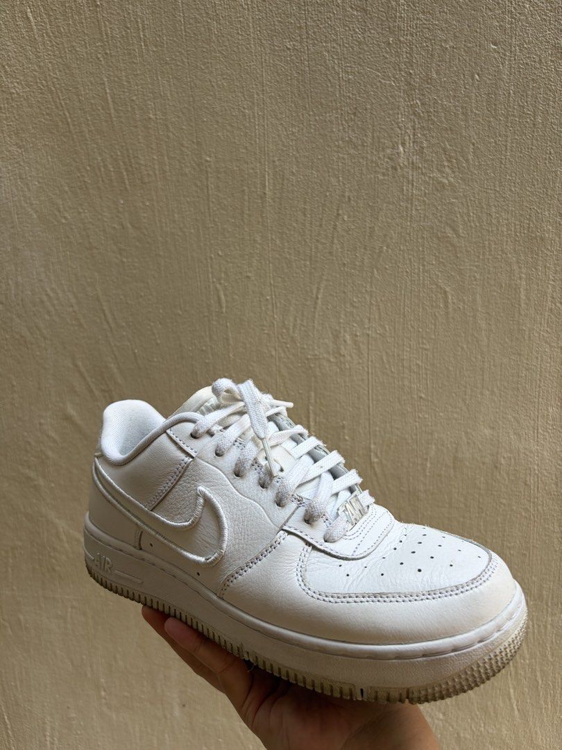 Nike Air Force 1 Low White (Category: Sneakers) located in Las Pinas. Submitted by elainemendozad (Listing ID 1464406204, Image 2). Description: Classic white Nike Air Force 1s (low-top). Leather. Shows some sole wear and creasing but still good for daily use. Includes original laces and lace locks..