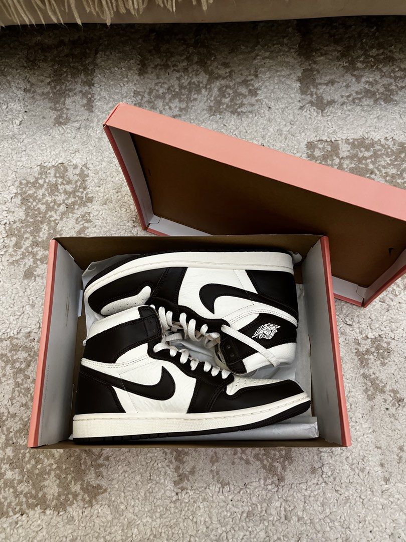 Nike Air Jordan 1 High OG (Category: Sneakers) located in Manila. Submitted by deexieserra (Listing ID 1464458928, Image 2). Description: - like new Nike Air Jordan 1 High OG - Colorway: Baroque brown - Size: US Men's 8 - Classic high-top design - Includes original box *once used Rfs: Will buy a new pair Size: 39.