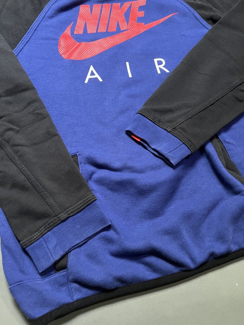 Nike Air Sweatshirt Longsleeve (Category: Coats, Jackets and Outerwear) located in Paniqui. Submitted by rad_thrifts (Listing ID 1464428609, Image 3). Description: Nike Air sweatshirt longsleeve Price: 300₱+sf Issues: Fading, stain Measurements📐 Size on tag: Large Width: 18.5” Length: 23” Sleeve length: 24.5” Sleeve opening: 4” Color may vary due to lighting For any questions or other inquiries kindly dm me.