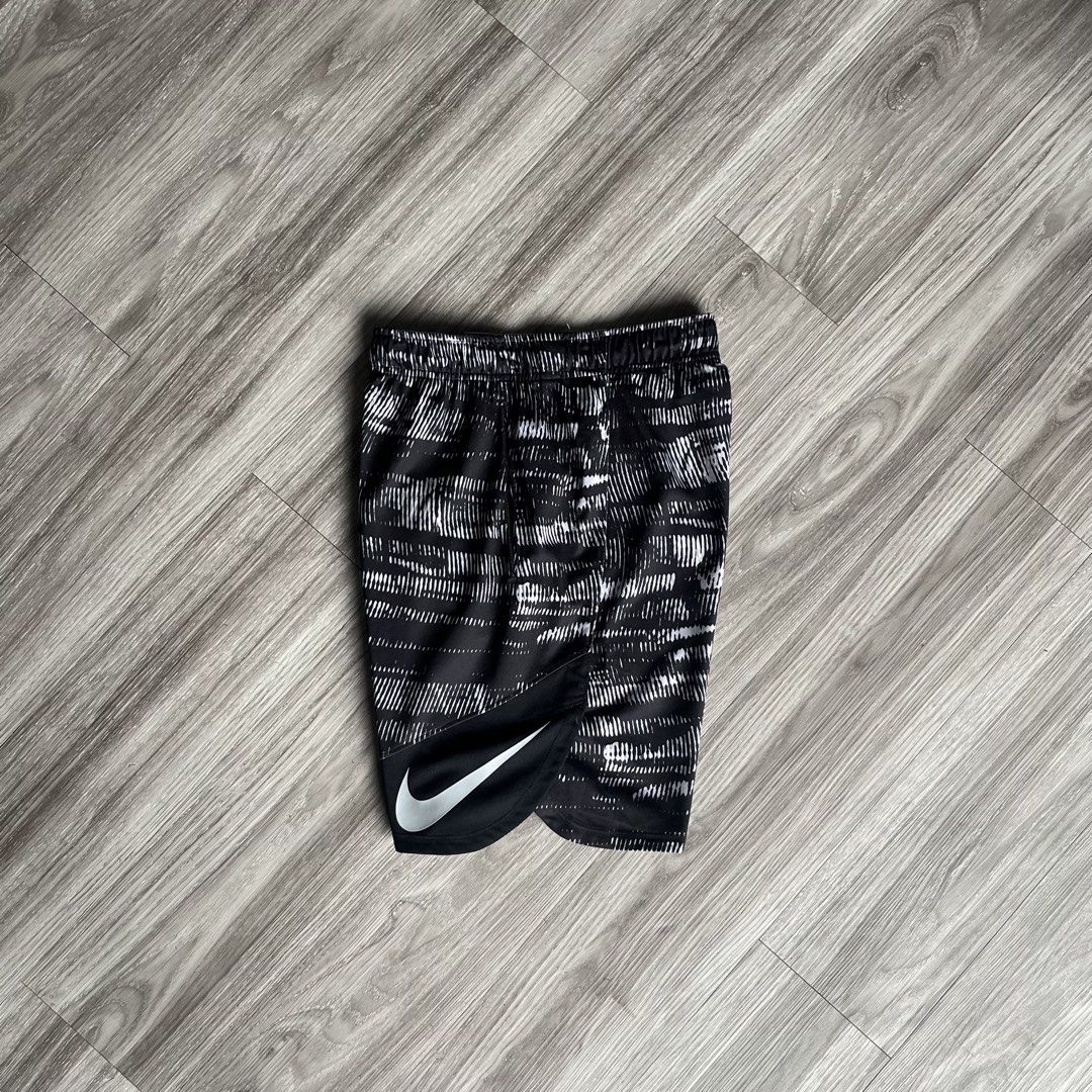 Nike Athletic Short (Category: Shorts) located in Cebu City. Submitted by specializedgoodsitem_ (Listing ID 1464531468, Image 3). Description: excellent condition slightly needs wash ( naka display sa store ) details posted color may vary due to light 28 - 32’ waistline 18’ length .