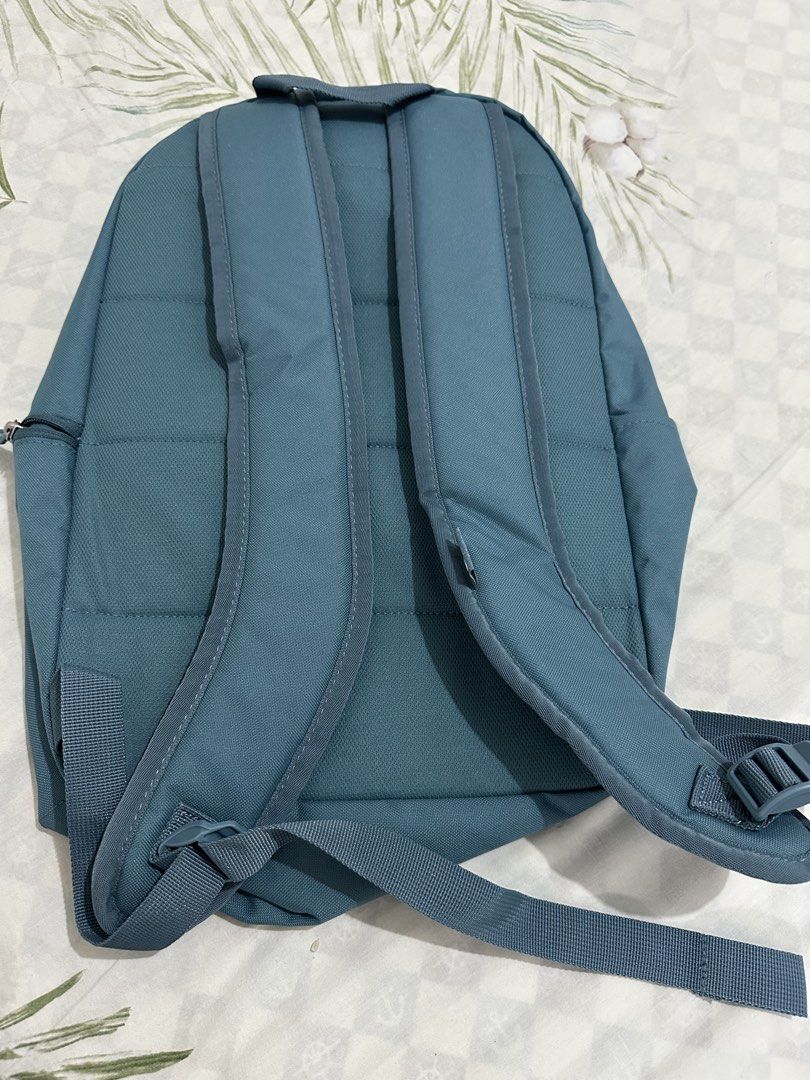 Nike backpack (Category: Backpacks) located in Quezon City. Submitted by sheen_pagayon (Listing ID 1464357298, Image 2). Description: .