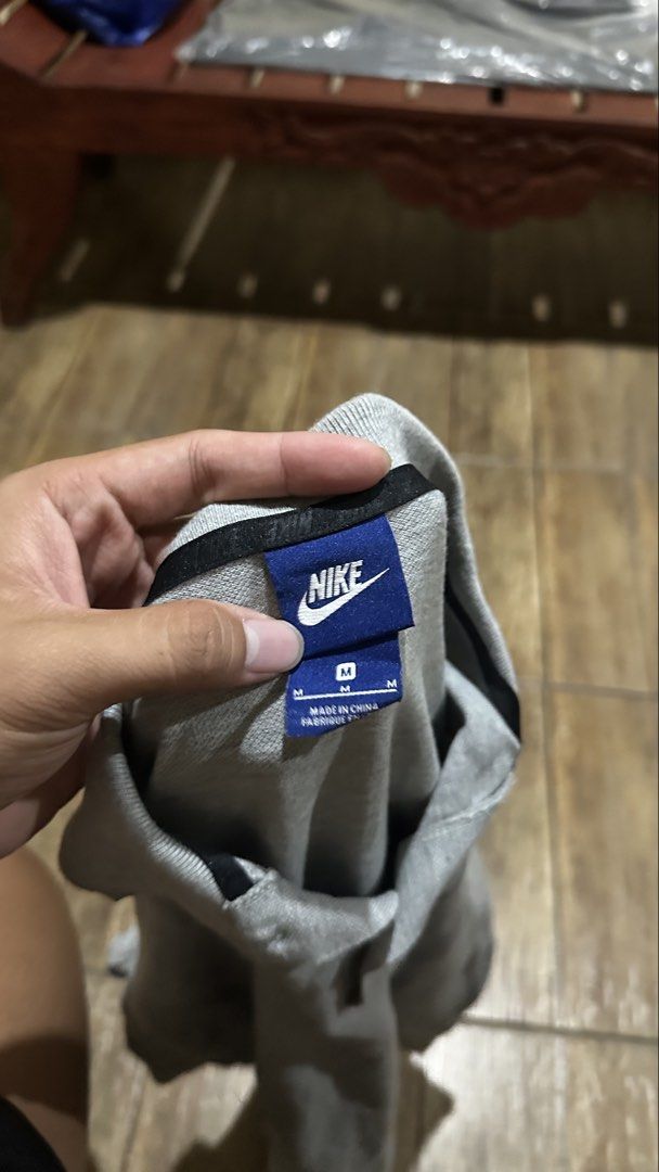 NIKE BASIC LOGO (Category: Tshirts & Polo Shirts ) located in Manila. Submitted by urban-vintage_2 (Listing ID 1464410120, Image 2). Description: ISSUE: WASHABLE STAIN (NEED WASH) MOP :GCASH (NO COD) SHIP VIA: LALAMOVE & J&T LOCATION: PASIG CITY LENGTH: 28 WIDTH :19.