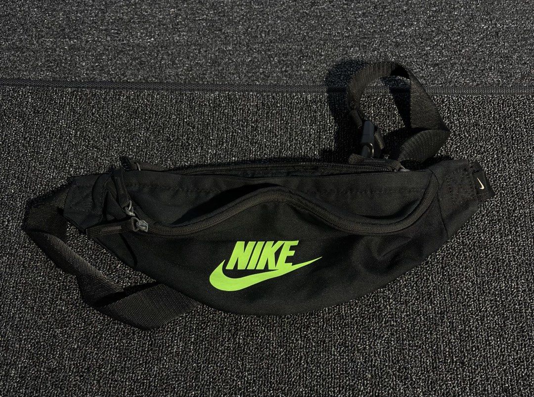 Nike belt bag (Category: Belt bags, Clutches and Pouches) located in Iloilo. Submitted by fast_flips_ilo (Listing ID 1464403319, Image 1). Description: .