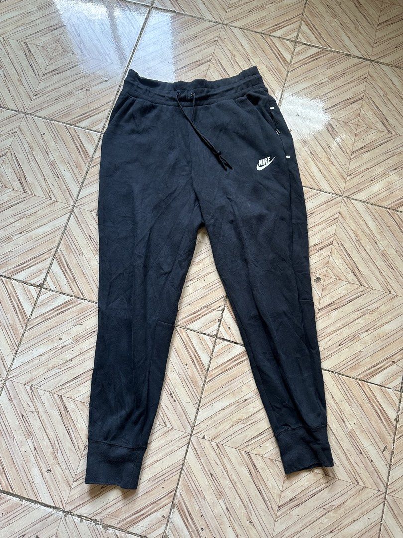 Nike Black Jogger Sweatpants Size M (Category: Joggers) located in Angeles City. Submitted by alejeong27 (Listing ID 1464388002, Image 1). Description: - Black Nike sweatpants - Size M - Elastic waistband with drawstring - Side pockets - Ribbed cuffs - Ideal for lounging or workouts - Comfortable material.