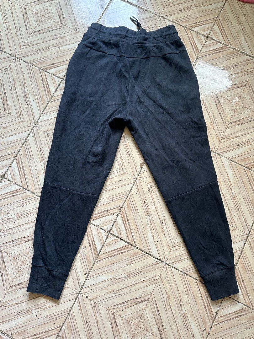 Nike Black Jogger Sweatpants Size M (Category: Joggers) located in Angeles City. Submitted by alejeong27 (Listing ID 1464388002, Image 2). Description: - Black Nike sweatpants - Size M - Elastic waistband with drawstring - Side pockets - Ribbed cuffs - Ideal for lounging or workouts - Comfortable material.